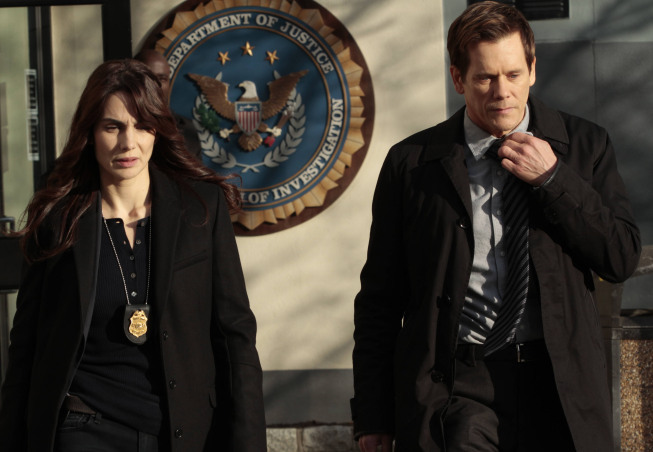 Still of Kevin Bacon and Annie Parisse in The Following (2013)