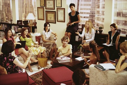 (Far left corner) Bebe Neuwirth as Lana, (on couch center) Kathryn Hahn as Michelle, (on couch right) Annie Parisse as Jeannie, (right center white top) Kate Hudson as Andie