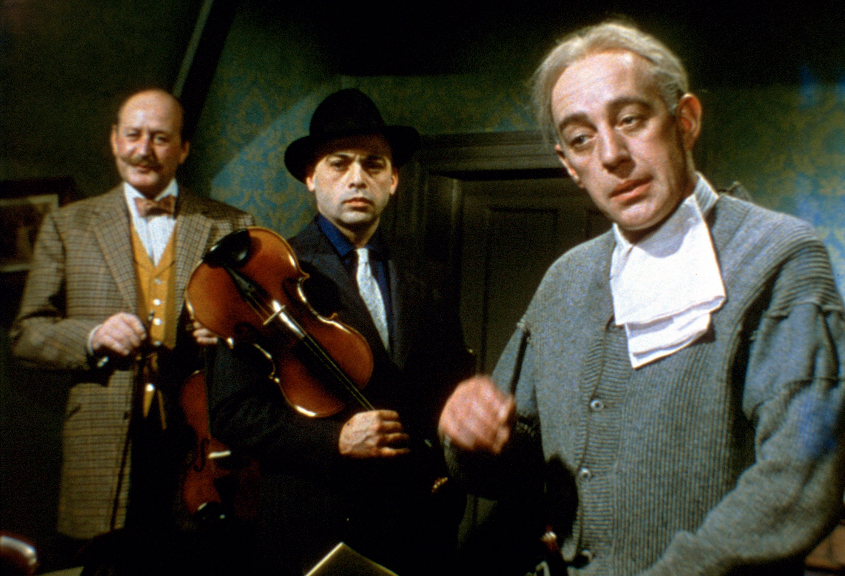 Still of Alec Guinness, Herbert Lom and Cecil Parker in The Ladykillers (1955)