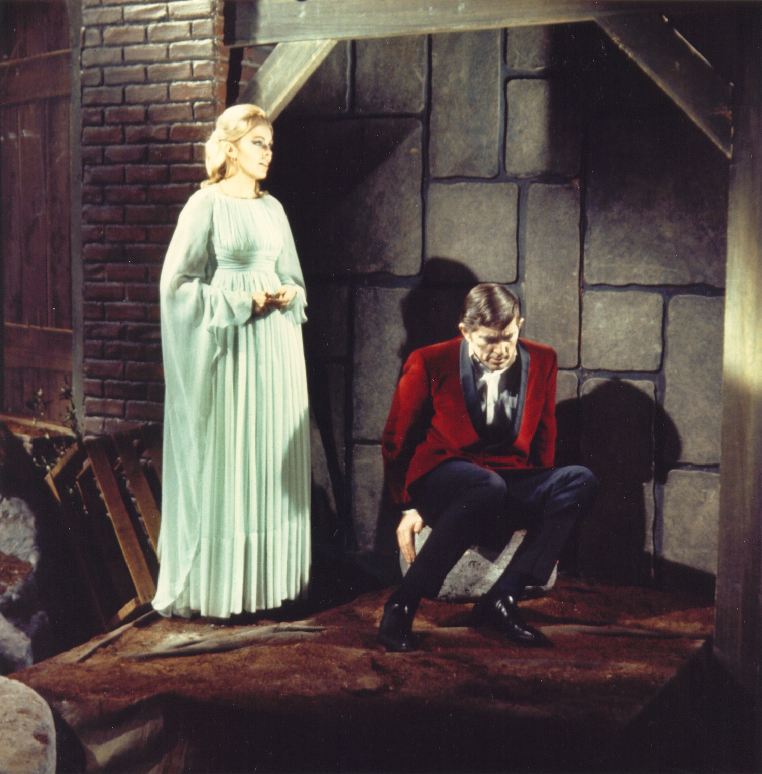 Still of Jonathan Frid and Lara Parker in Dark Shadows (1966)