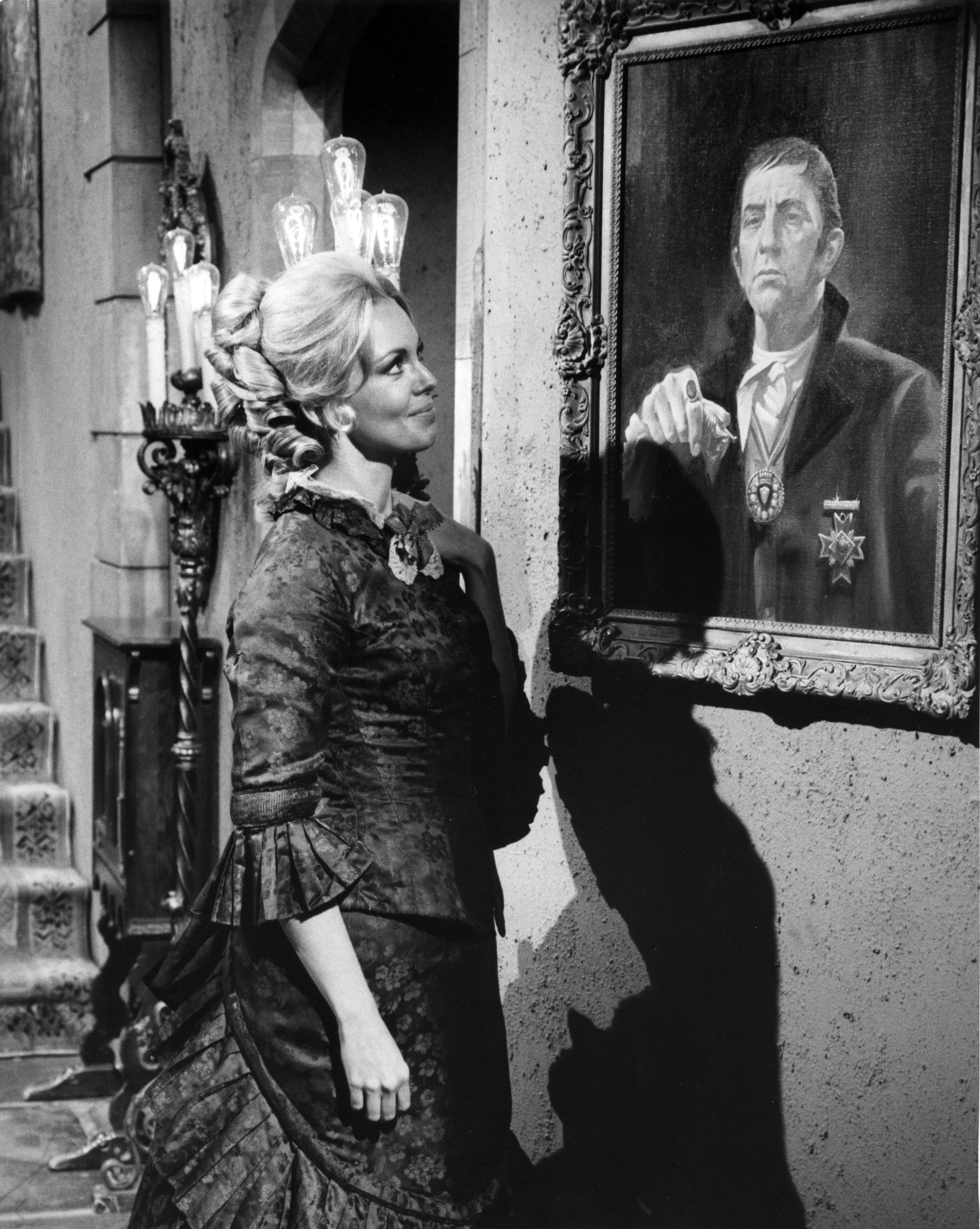 Still of Lara Parker in Dark Shadows (1966)