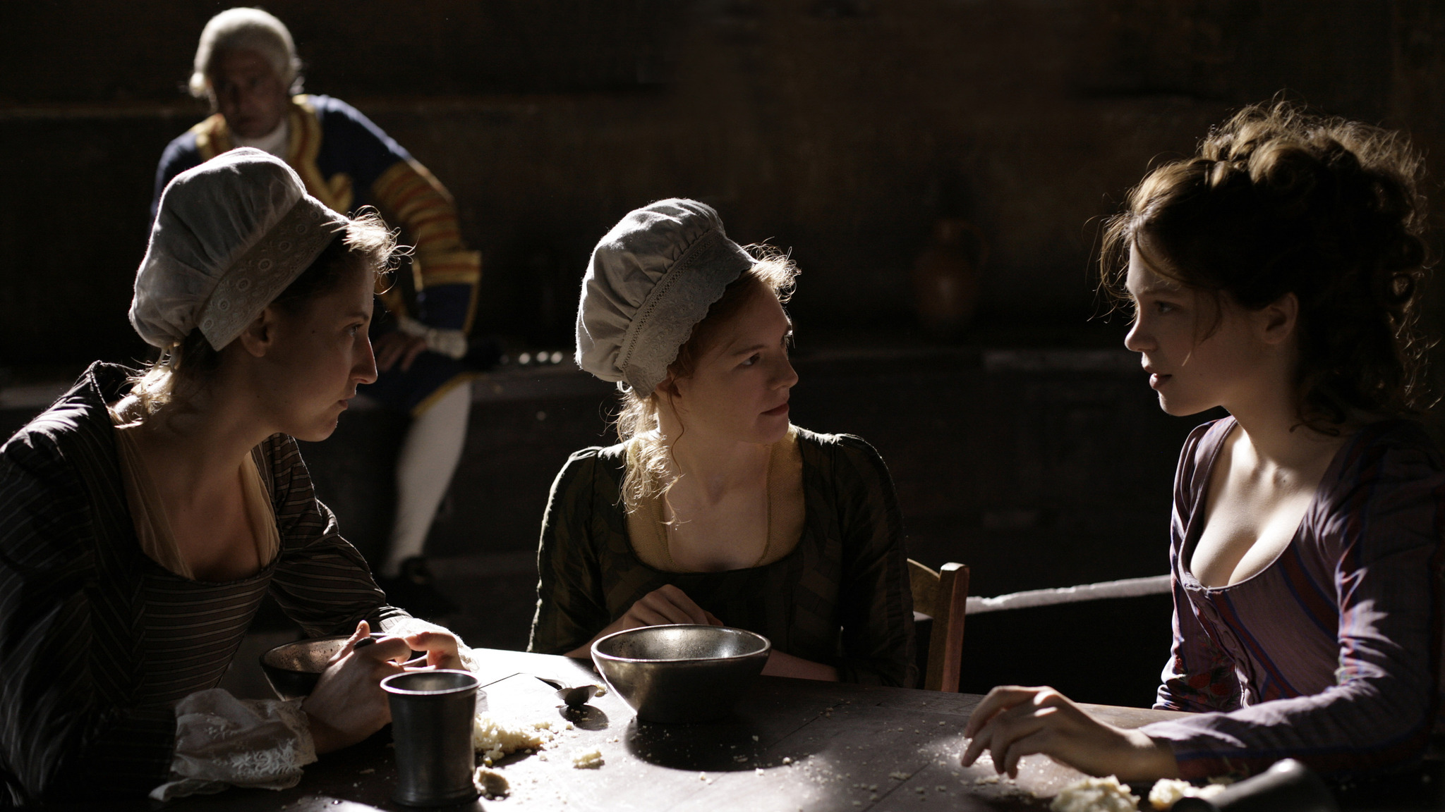 Still of Julie-Marie Parmentier and Léa Seydoux in Sudie, mano karaliene (2012)