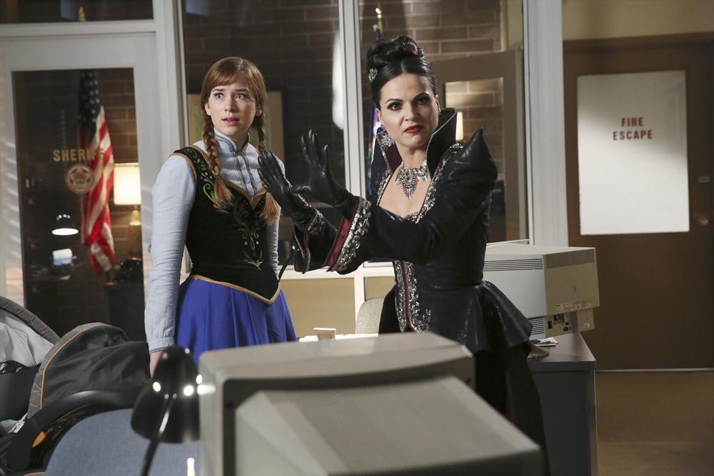 Still of Lana Parrilla and Elizabeth Lail in Once Upon a Time (2011)