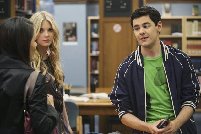 Still of Janel Parrish, Ashley Benson and Brendan Robinson in Jaunosios melages (2010)