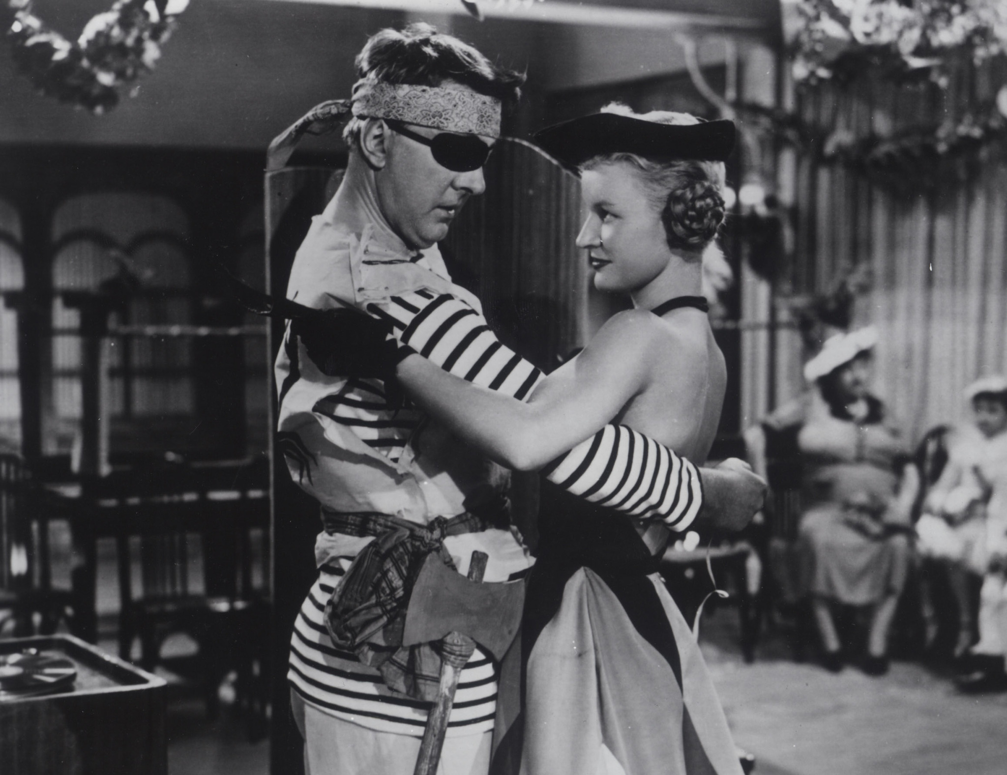 Still of Jacques Tati and Nathalie Pascaud in Les vacances de Monsieur Hulot (1953)