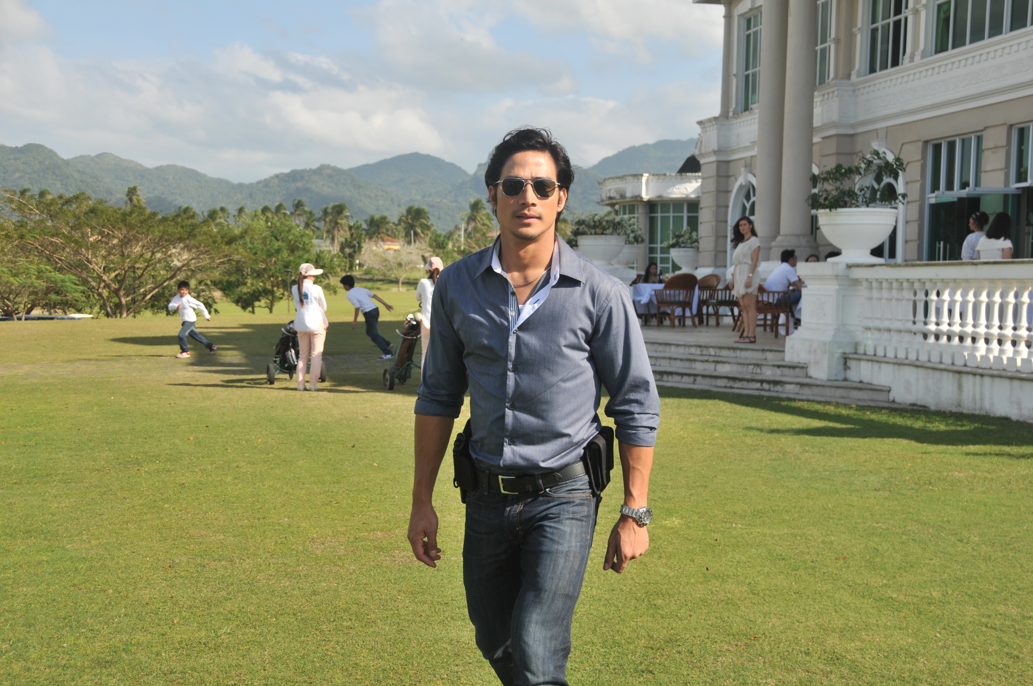 Still of Piolo Pascual in On the Job (2013)
