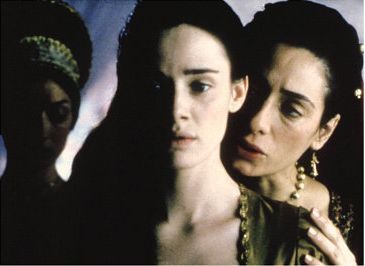 Still of Pilar López de Ayala and Rosana Pastor in Juana la Loca (2001)