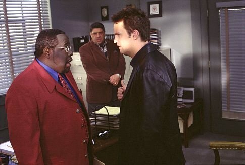 Still of Matthew Perry, Cedric the Entertainer and Vincent Pastore in Serving Sara (2002)