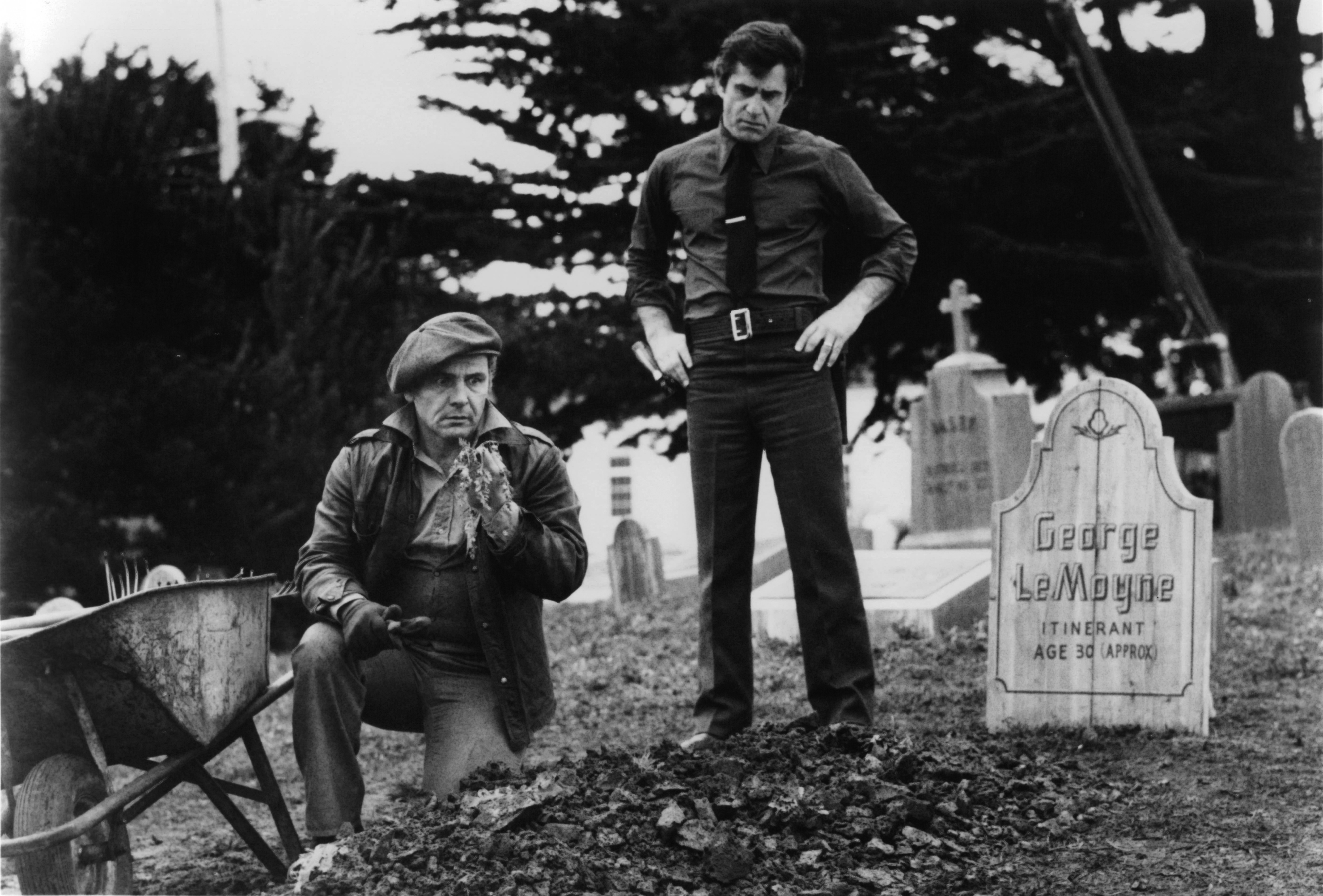 Still of James Farentino and Michael Pataki in Dead & Buried (1981)