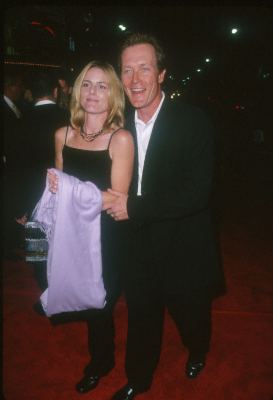 Robert Patrick and Barbara Patrick at event of Kovos klubas (1999)