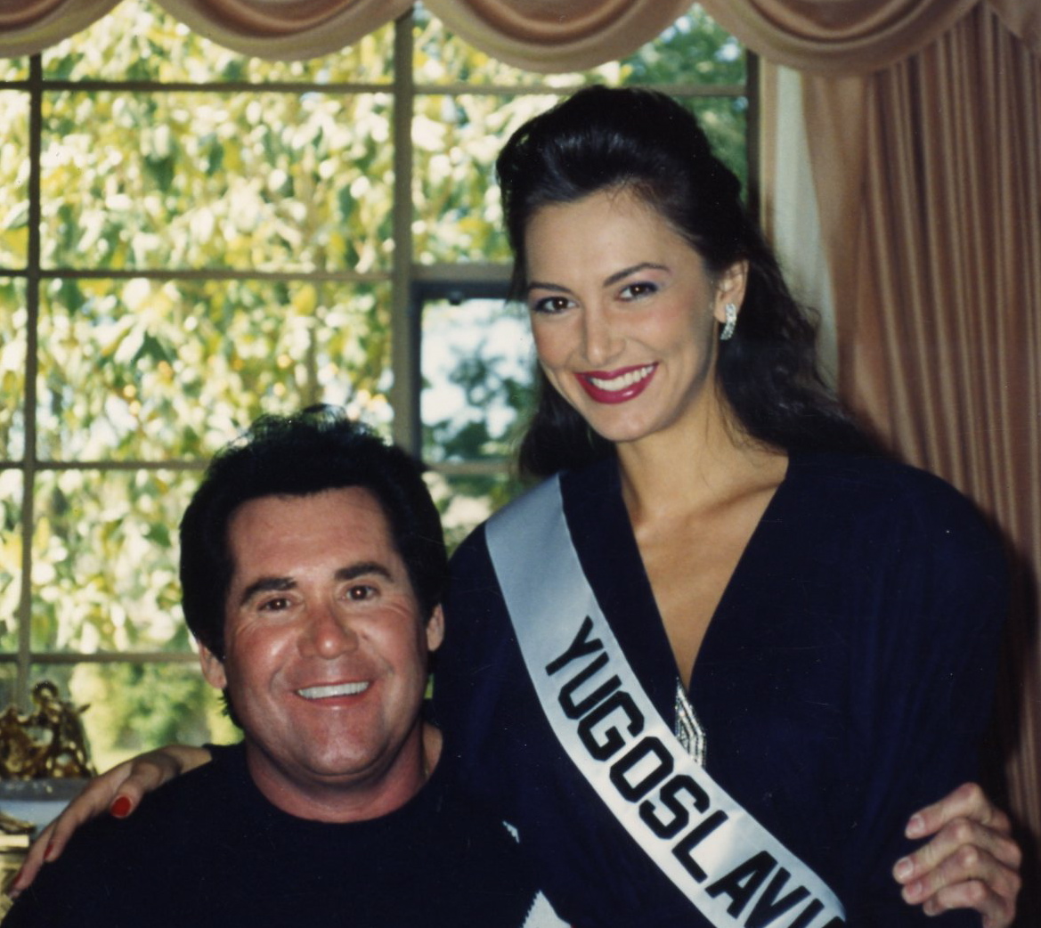 Natasha Pavlovich, Miss Yugoslavia with Wayne Newton