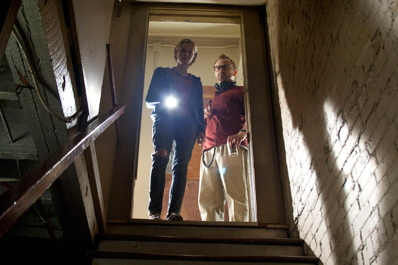 Still of Pat Healy and Sara Paxton in The Innkeepers (2011)