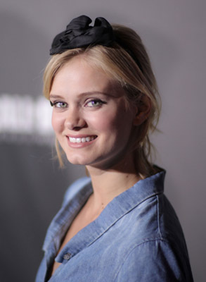 Sara Paxton at event of Call of Duty: Black Ops (2010)
