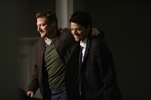 Still of Misha Collins and Aaron Pearl in Supernatural (2005)