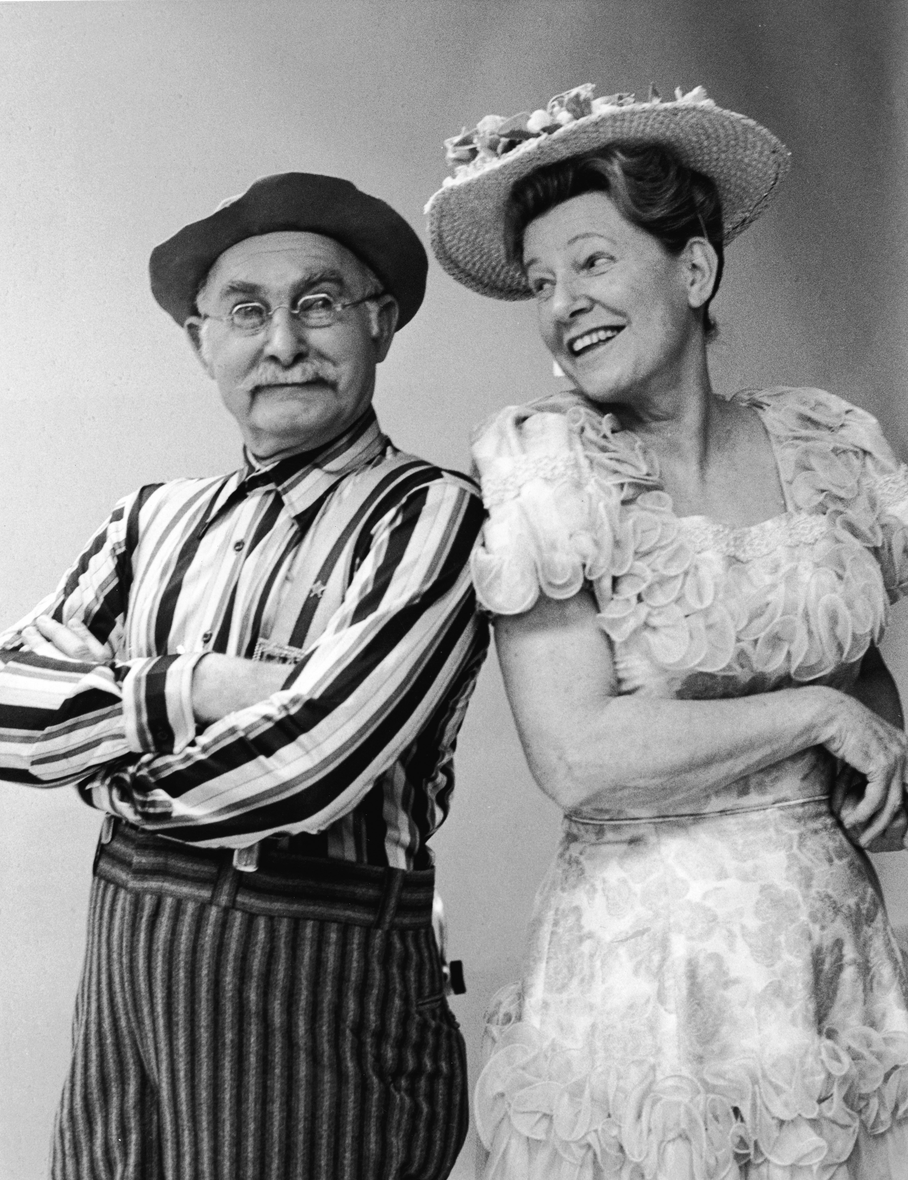 Still of Grandpa Jones and Minnie Pearl in Hee Haw (1969)