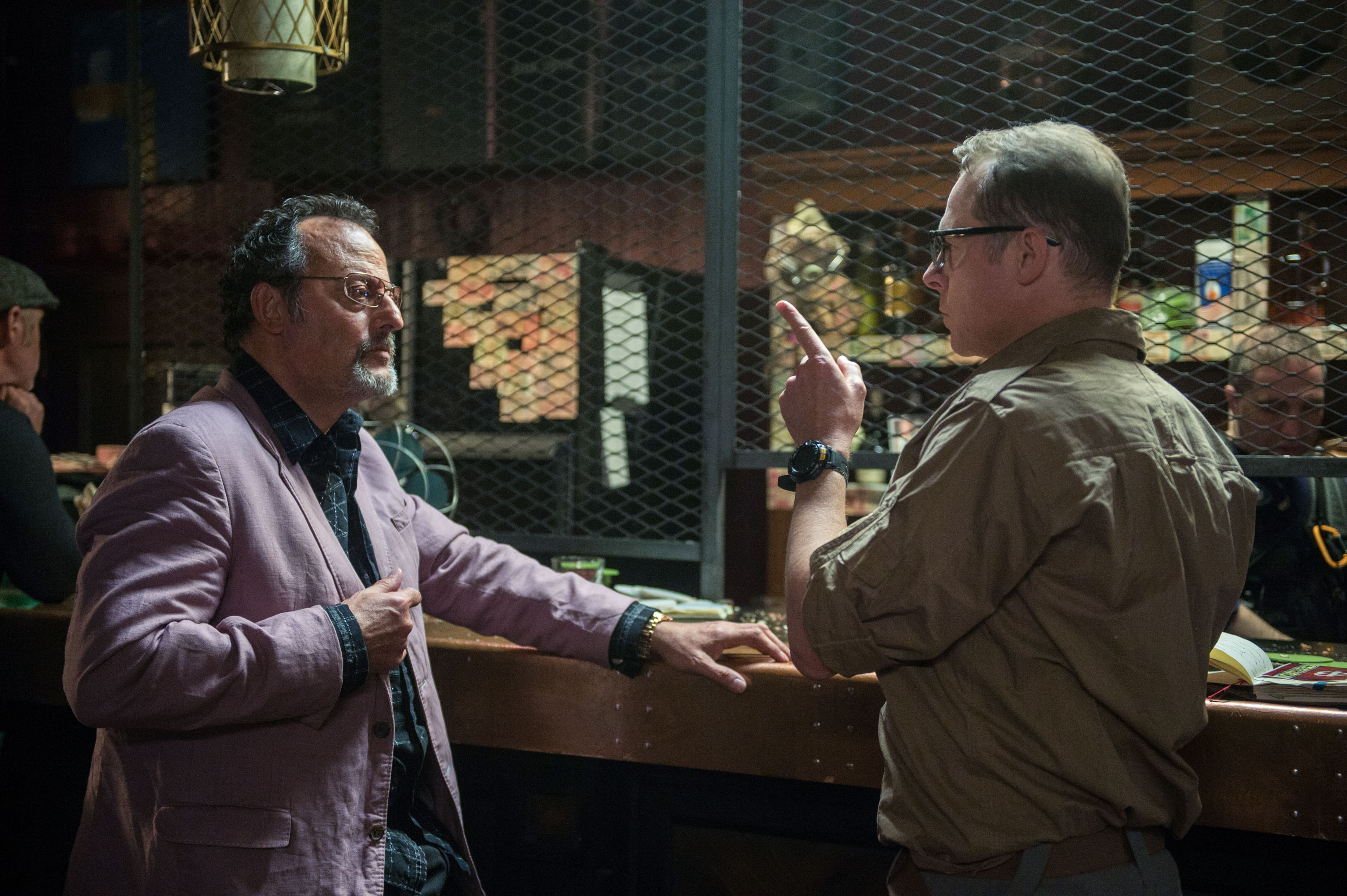 Still of Jean Reno and Simon Pegg in Kaip Hektoras laimes ieskojo (2014)