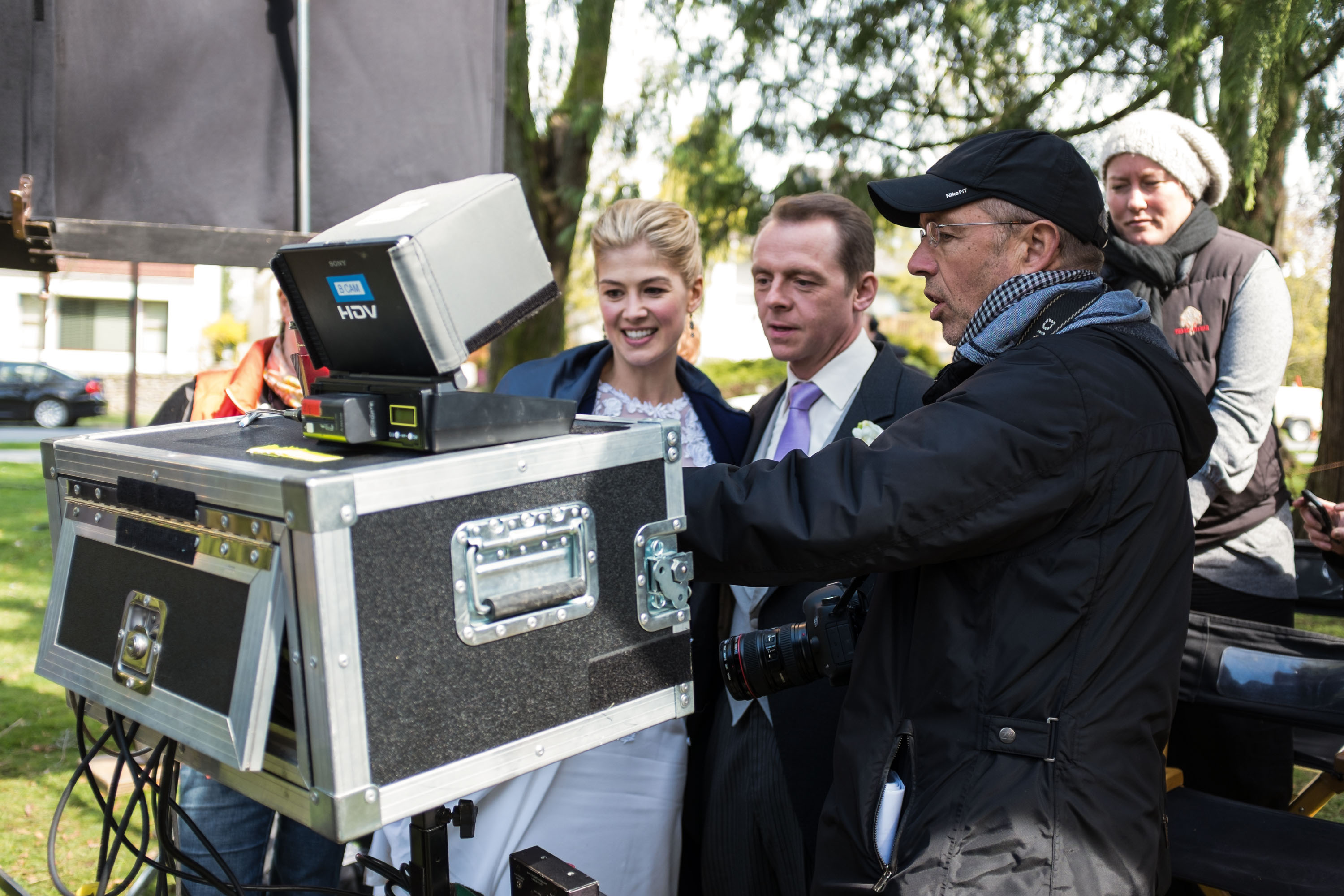 Still of Simon Pegg and Rosamund Pike in Kaip Hektoras laimes ieskojo (2014)