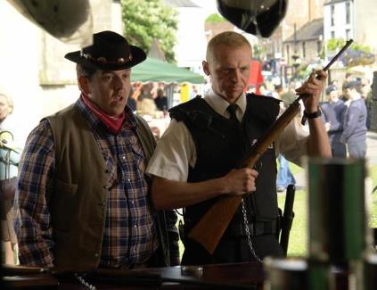 Still of Nick Frost and Simon Pegg in Hot Fuzz (2007)