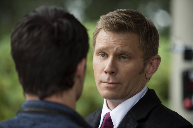 Still of Mark Pellegrino and Robbie Amell in The Tomorrow People (2013)