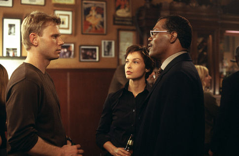 Still of Samuel L. Jackson, Ashley Judd and Mark Pellegrino in Twisted (2004)