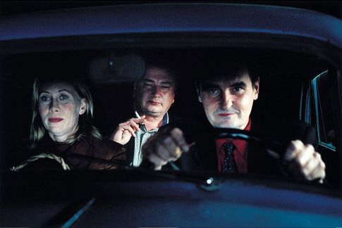 Aki Kaurismäki, Kati Outinen and Markku Peltola in Zmogus be praeities (2002)