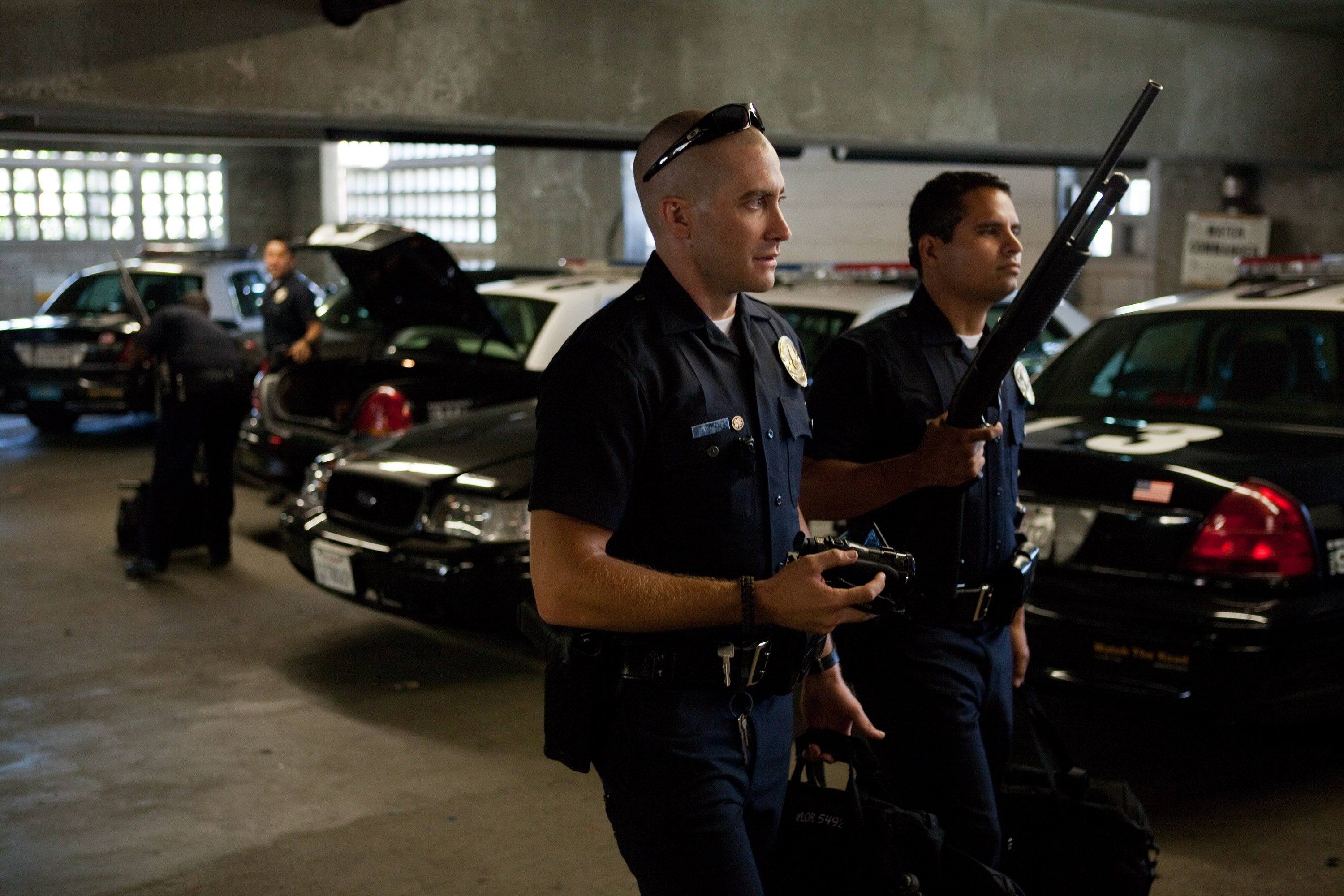 Still of Jake Gyllenhaal and Michael Peña in End of Watch (2012)