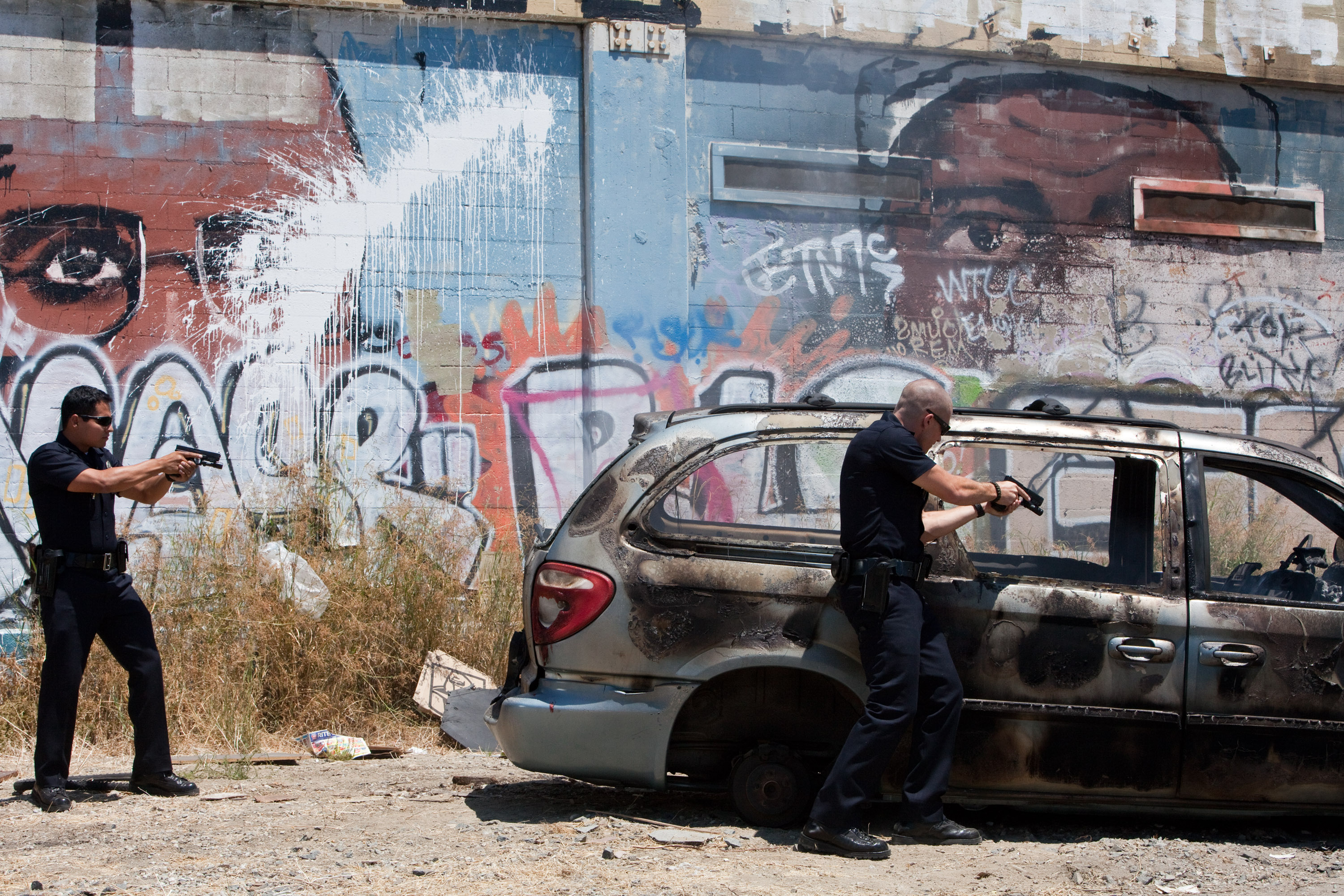 Still of Jake Gyllenhaal and Michael Peña in End of Watch (2012)