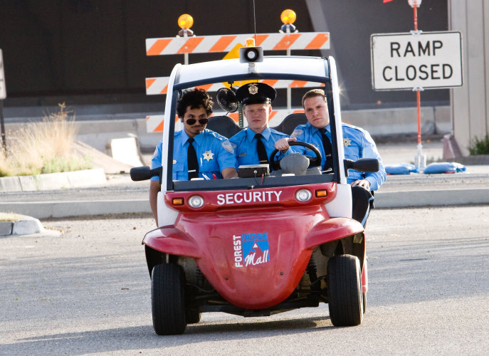 Still of Michael Peña, Jesse Plemons and Seth Rogen in Observe and Report (2009)