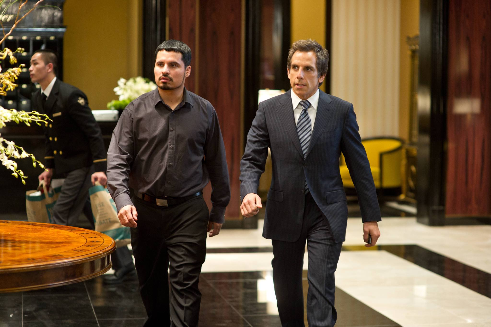 Still of Ben Stiller and Michael Peña in Dangoraizio apiplesimas (2011)