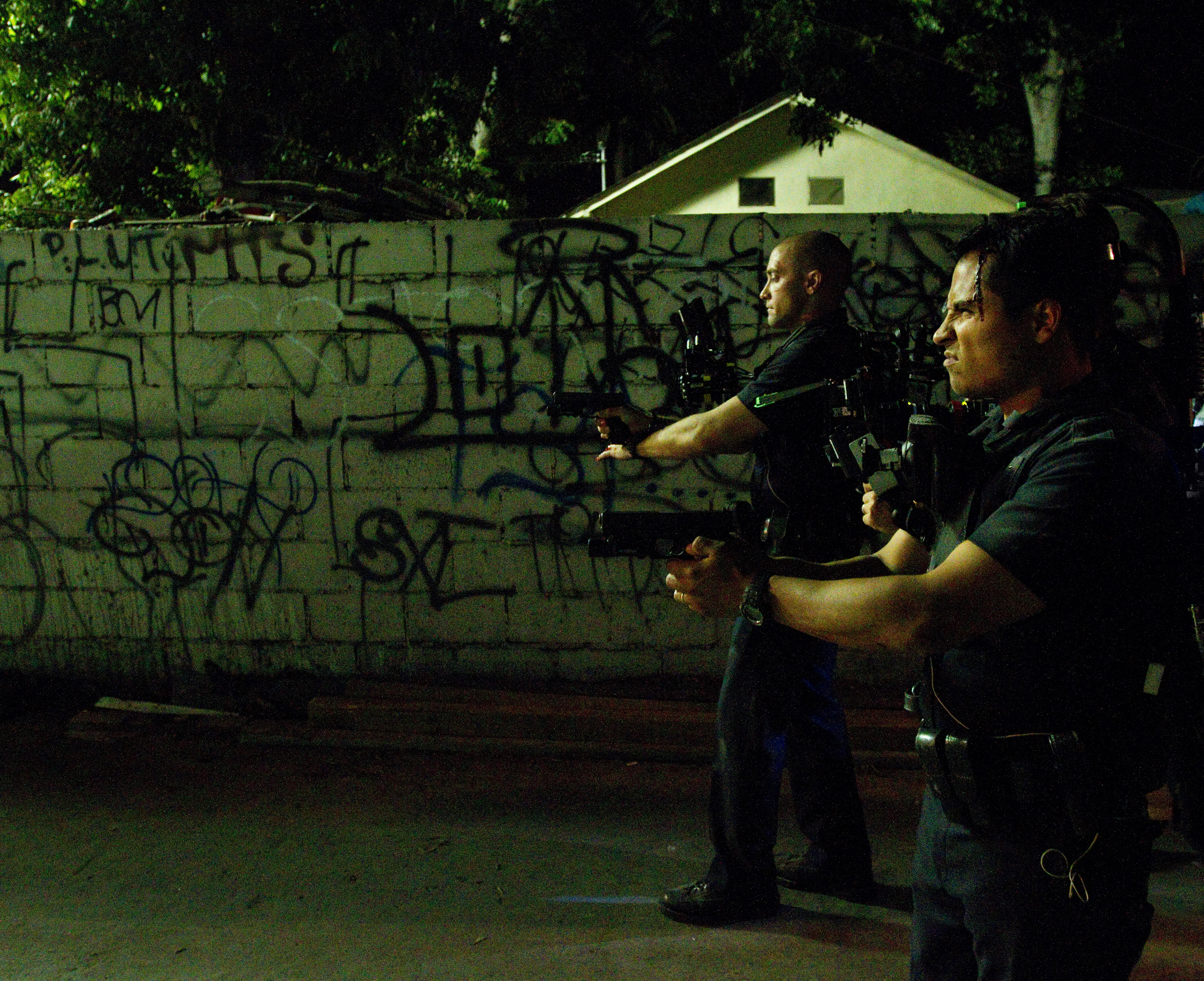 Still of Jake Gyllenhaal and Michael Peña in End of Watch (2012)