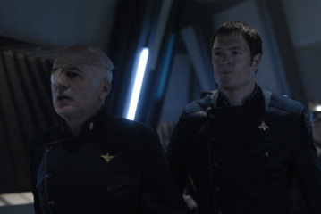 Still of Michael Hogan and Tahmoh Penikett in Battlestar Galactica (2004)