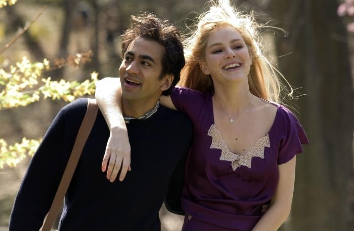 Still of Jacinda Barrett and Kal Penn in The Namesake (2006)