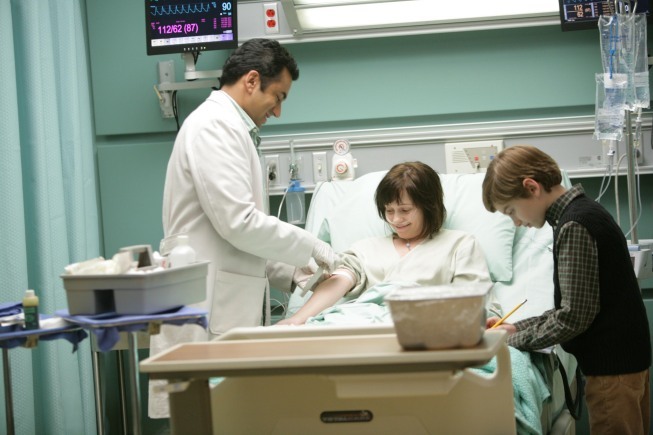 Still of Erika Flores, Kal Penn and Andy Scott Harris in Hausas (2004)