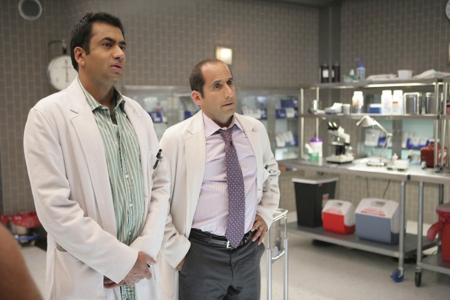 Still of Peter Jacobson and Kal Penn in Hausas (2004)