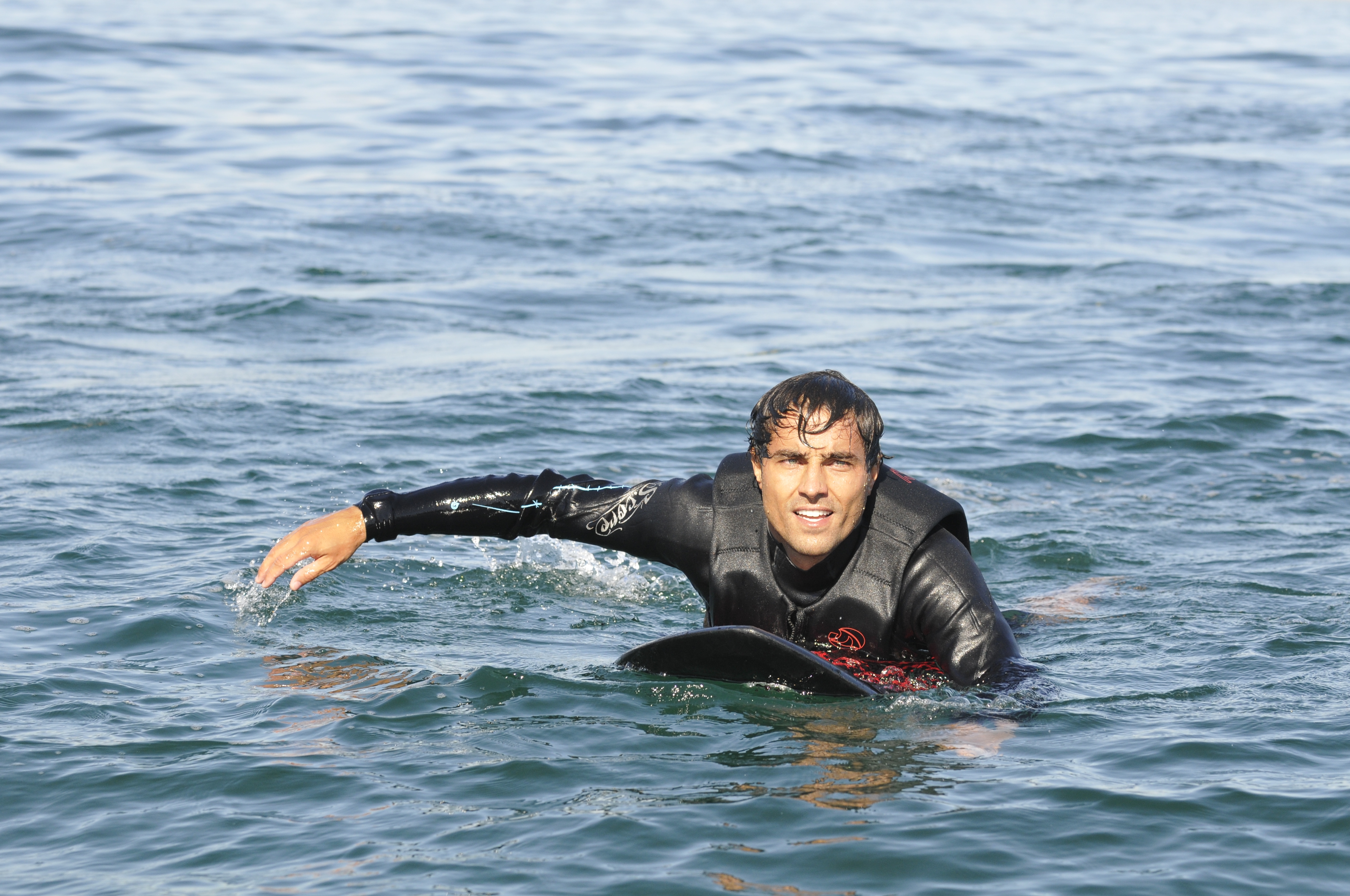 Ricardo Pereira surfing