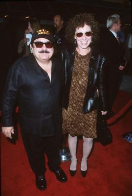 Danny DeVito and Rhea Perlman at event of Out of Sight (1998)