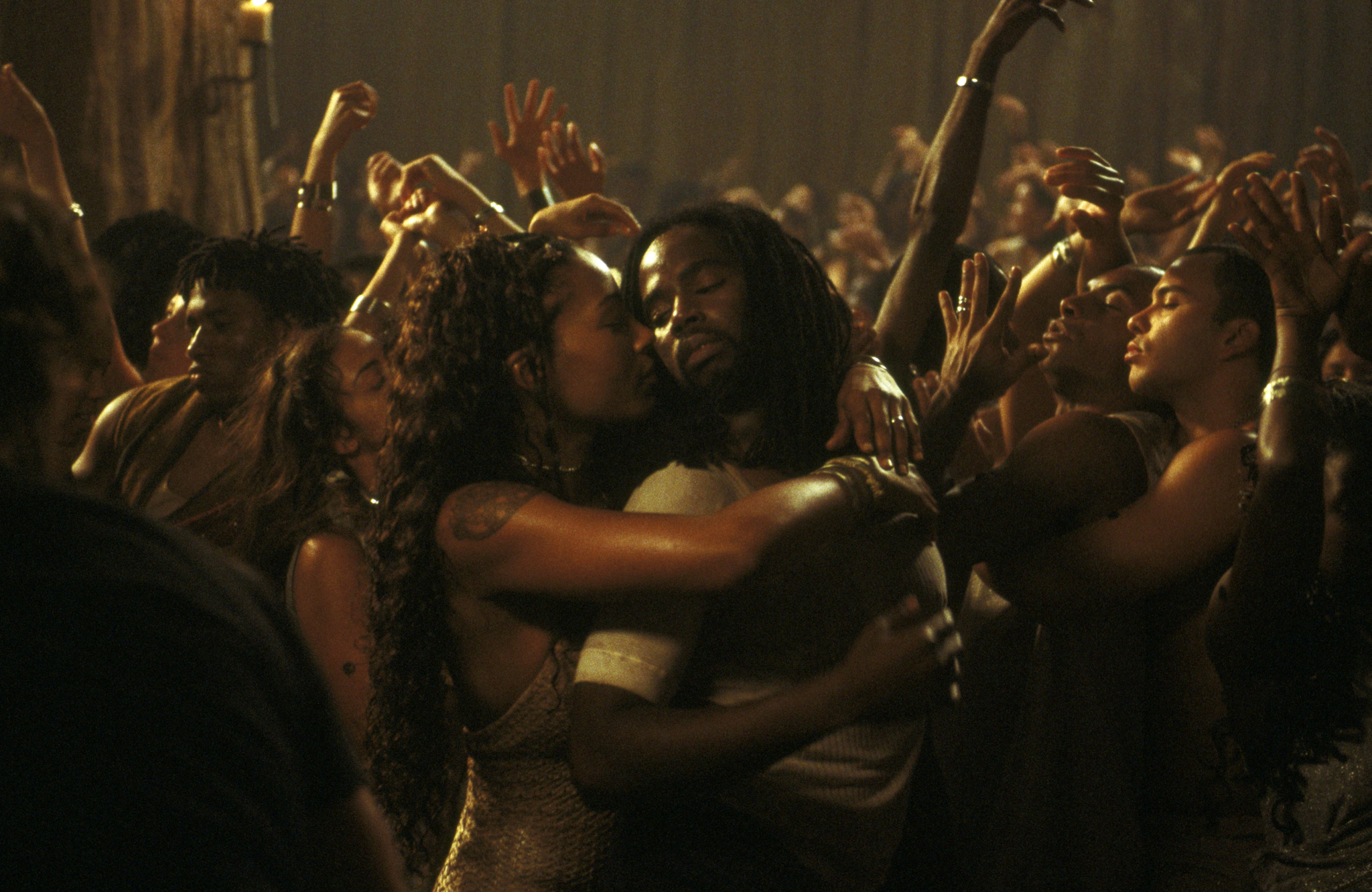 Still of Nona Gaye and Harold Perrineau in Matrica: Perkrauta (2003)