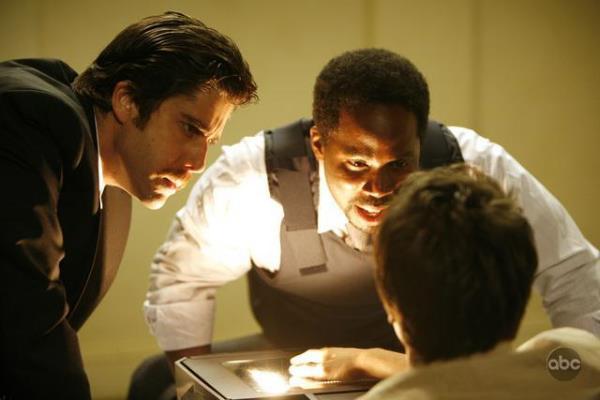 Still of Adam Goldberg and Harold Perrineau in The Unusuals (2009)