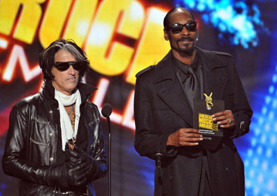Snoop Dogg and Joe Perry at event of 2009 American Music Awards (2009)
