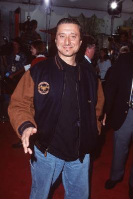 Steve Perry at event of Quest for Camelot (1998)