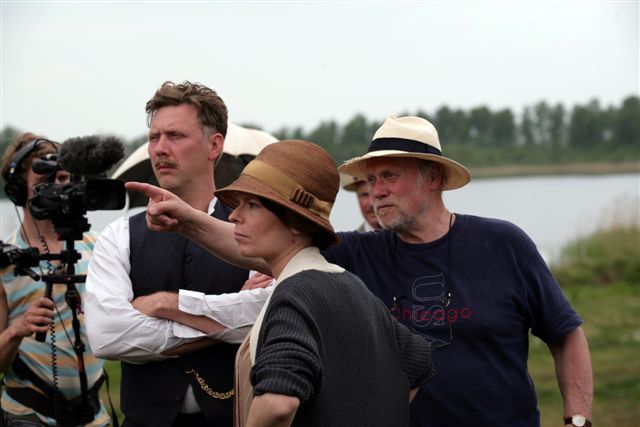 Still of Maria Heiskanen, Mikael Persbrandt and Jan Troell in Maria Larssons eviga ögonblick (2008)