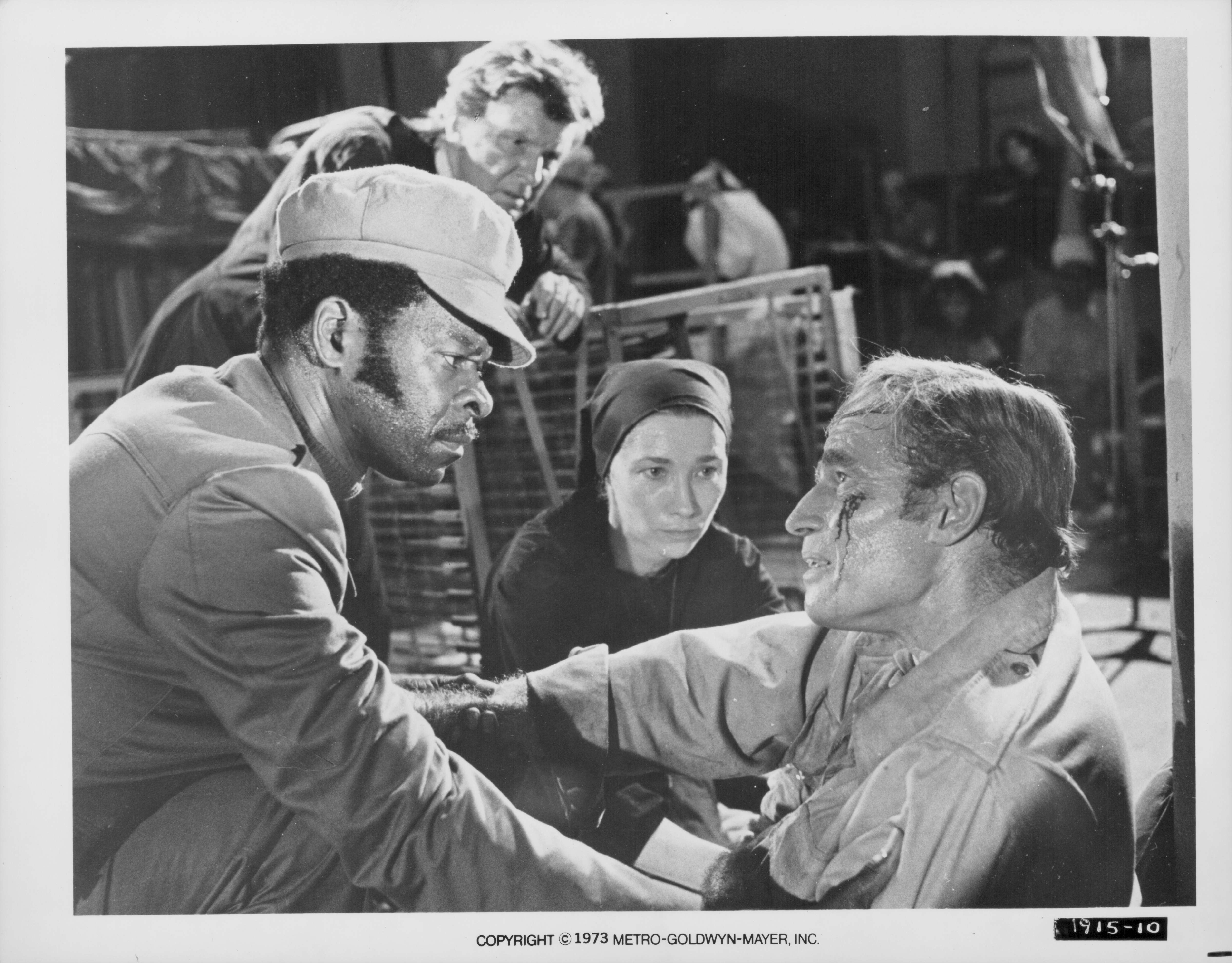 Still of Charlton Heston and Brock Peters in Soylent Green (1973)
