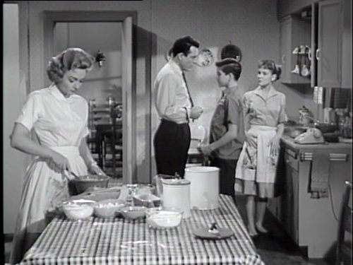 Still of Shelley Fabares, Donna Reed, Carl Betz and Paul Petersen in The Donna Reed Show (1958)
