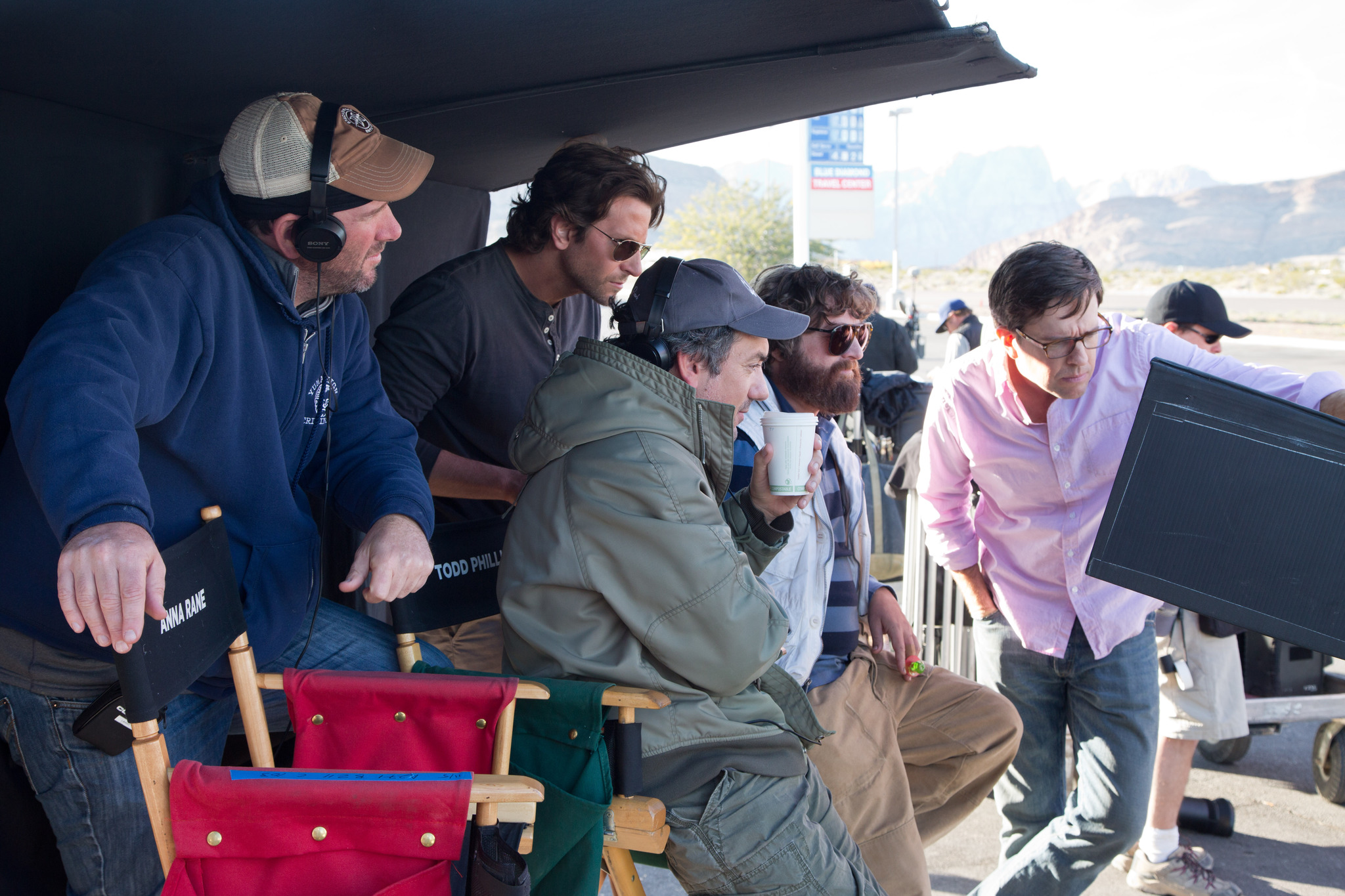 Still of Lawrence Sher, Bradley Cooper, Zach Galifianakis, Todd Phillips and Ed Helms in Pagirios 3: velniai zino kur (2013)