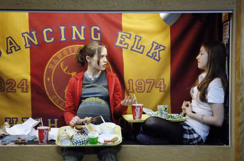 Still of Ellen Page and Olivia Thirlby in Juno (2007)