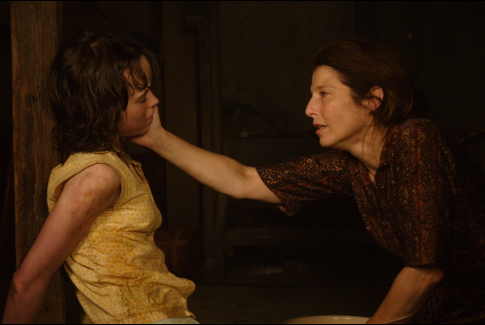 Still of Catherine Keener and Ellen Page in An American Crime (2007)