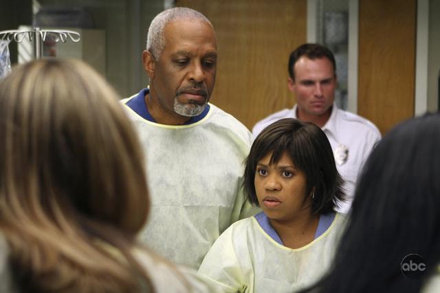 Still of James Pickens Jr. and Chandra Wilson in Grei anatomija (2005)