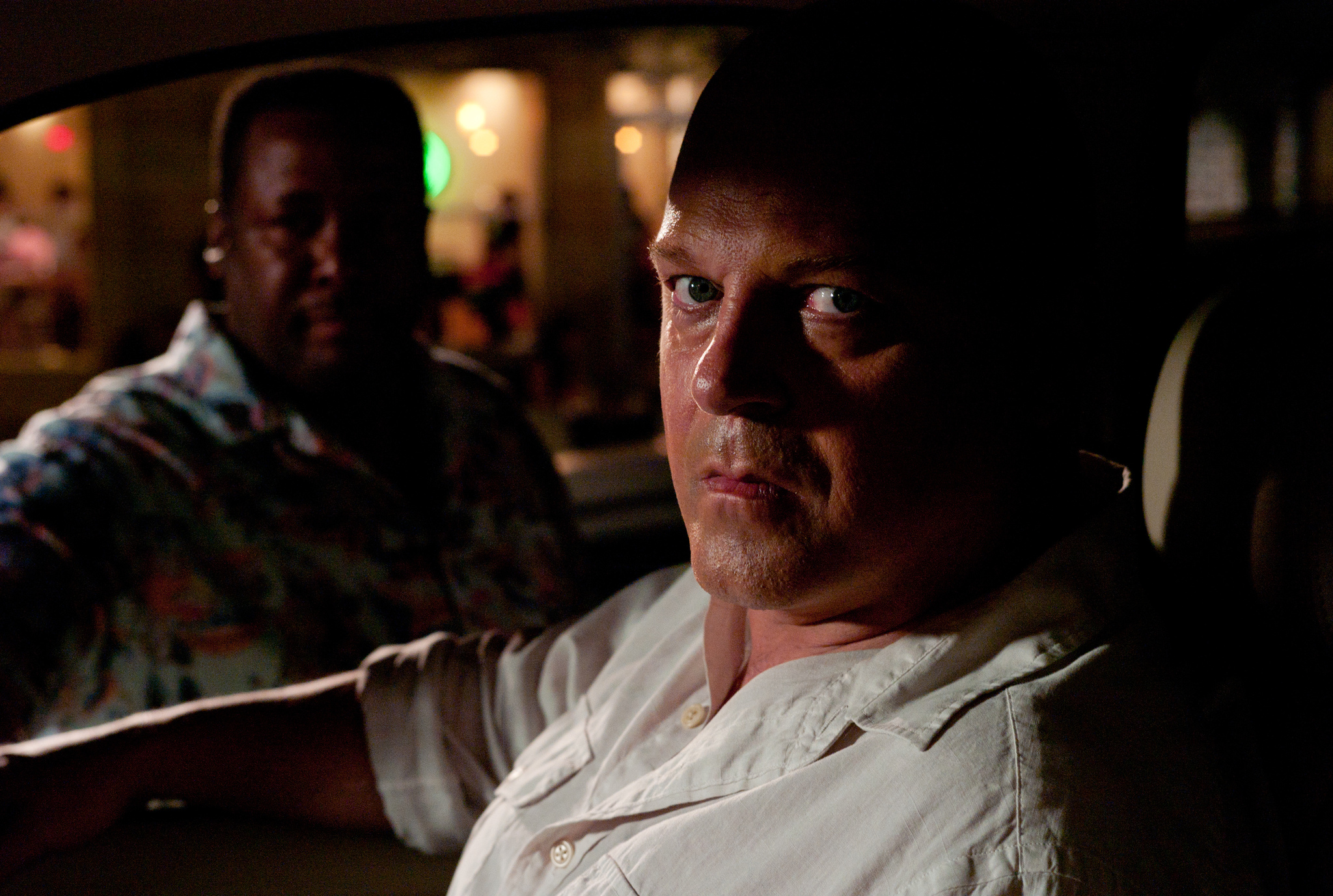 Still of Michael Chiklis and Wendell Pierce in Parkeris (2013)