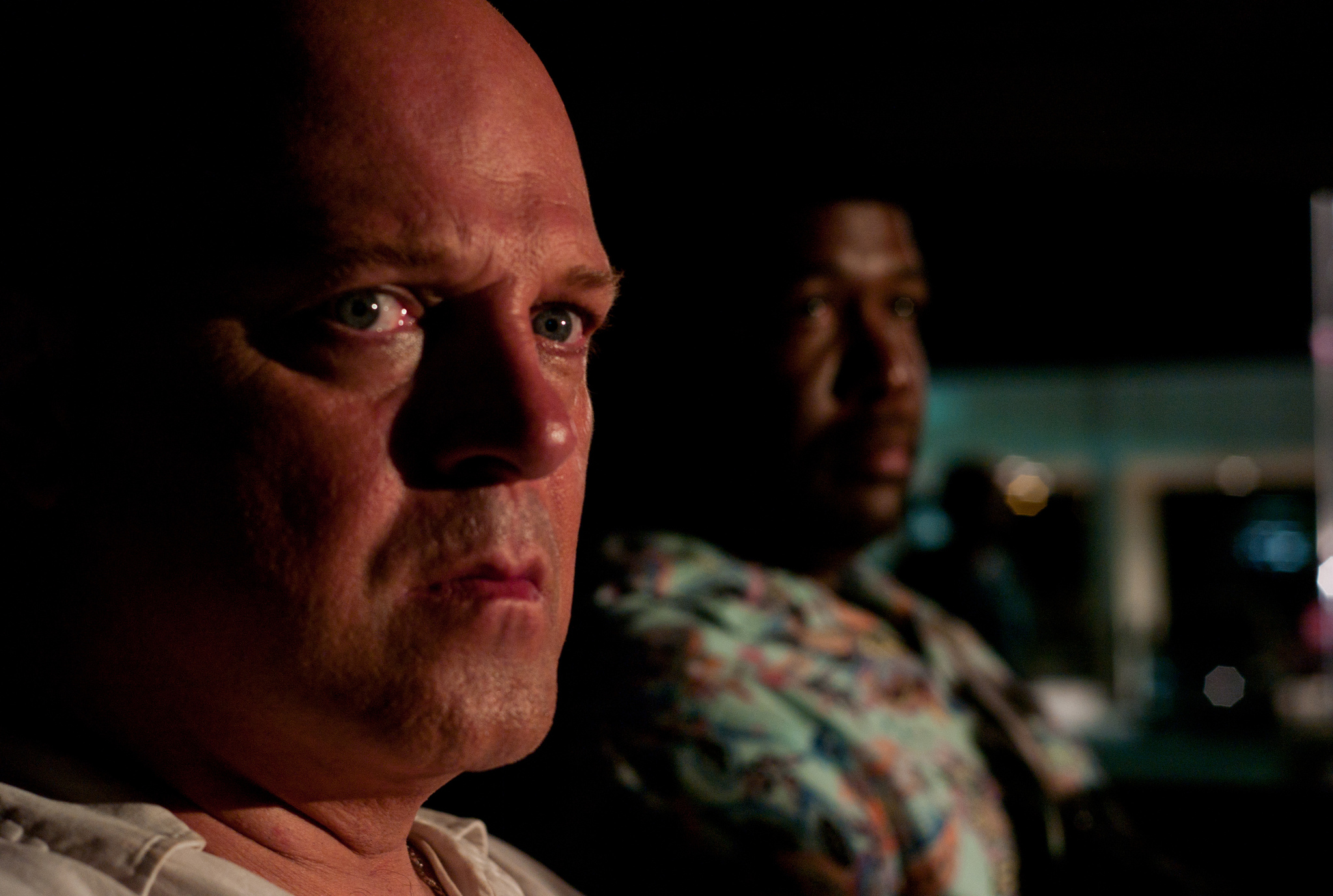 Still of Michael Chiklis and Wendell Pierce in Parkeris (2013)