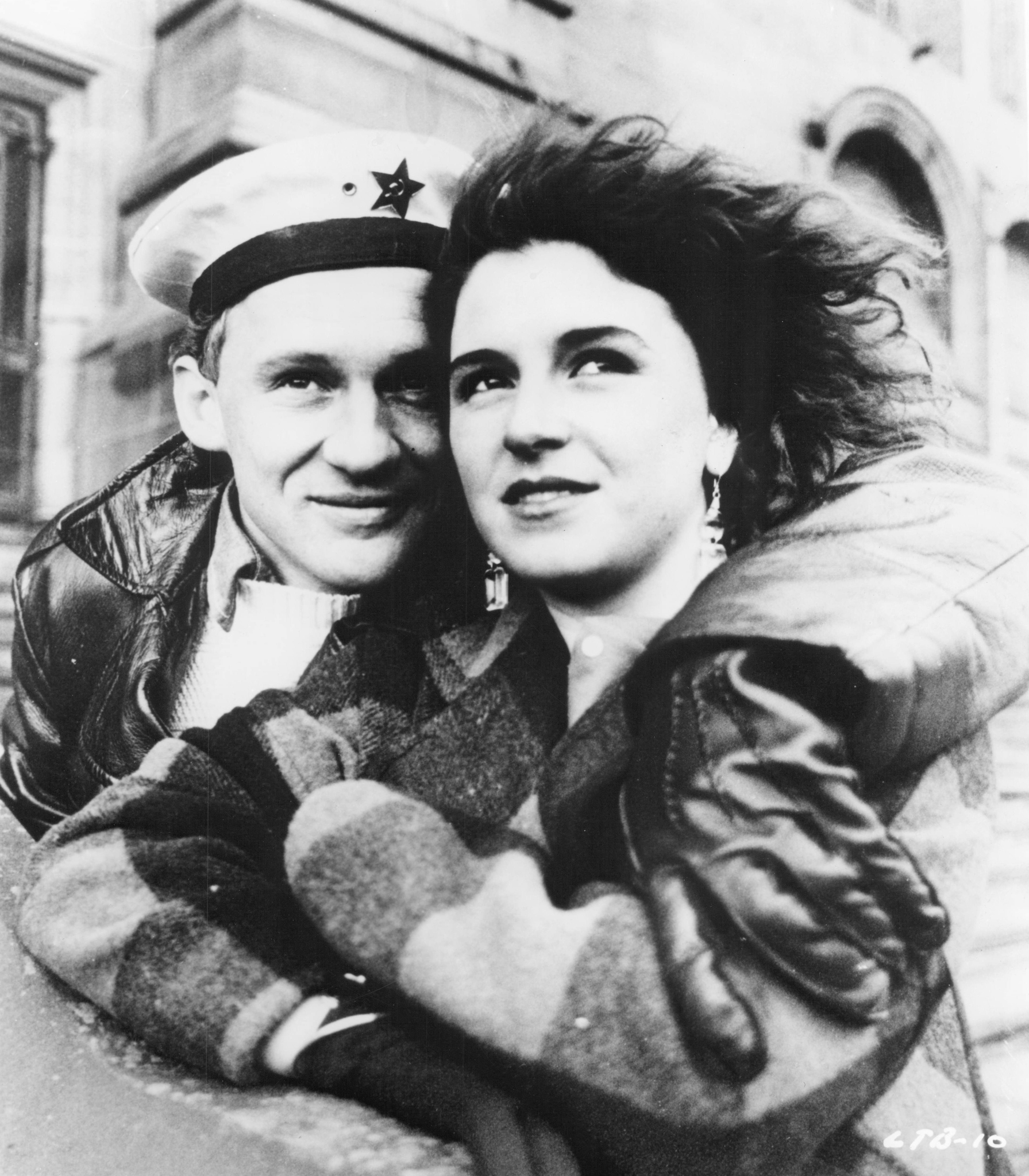 Still of Peter Firth and Alexandra Pigg in Letter to Brezhnev (1985)